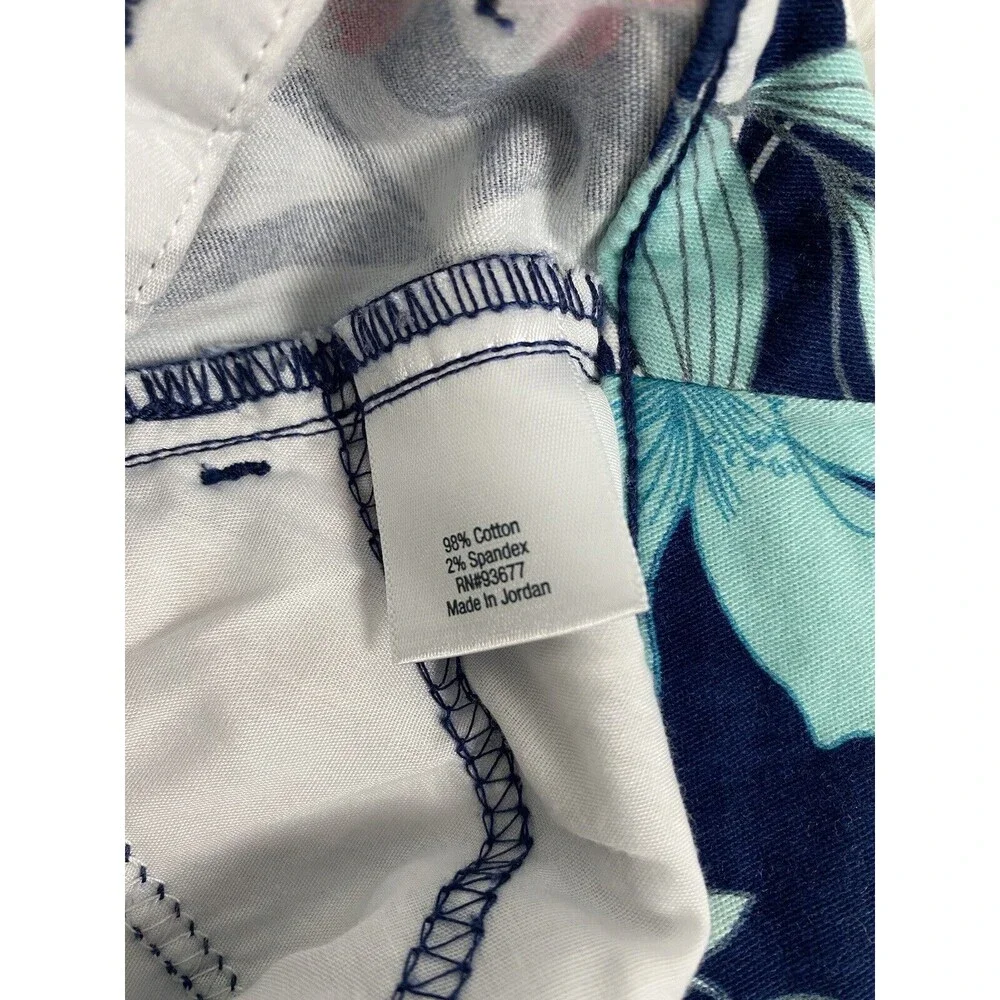 St. John Bay Shorts Women’s Size 12 Navy Floral Mid Rise 4 Pockets Cotton